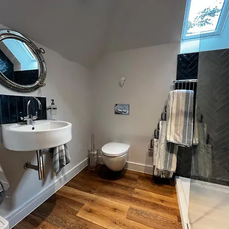 Secluded Island Retreat - In The Heart Of The Anchorage Apartamento West Mersea Exterior foto