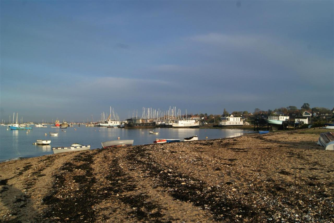 Secluded Island Retreat - In The Heart Of The Anchorage * West Mersea
